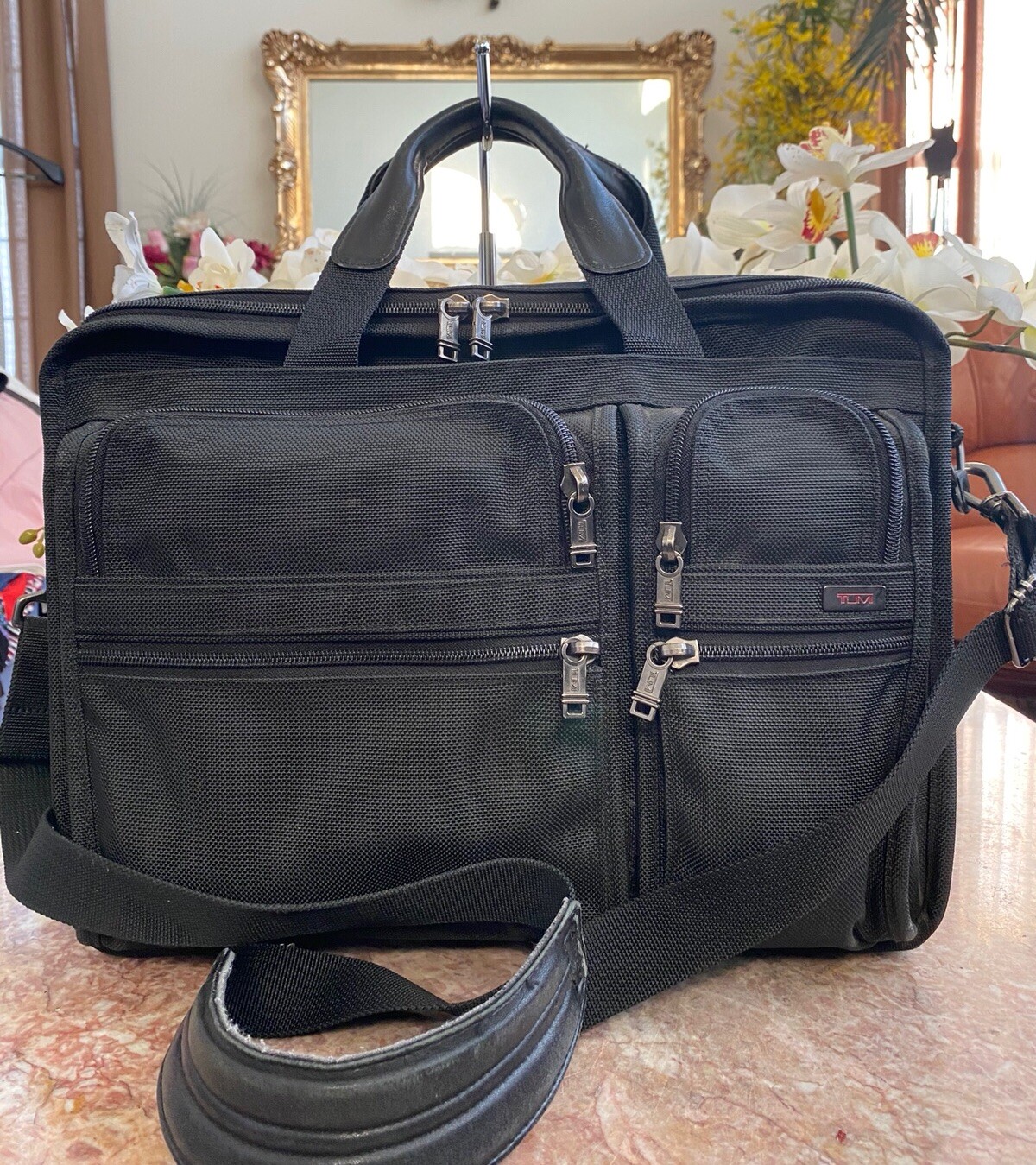 TUMI Alpha Black Ballistic expandable Laptop Business TUMI Alpha Black Ballistic expandable Laptop Business