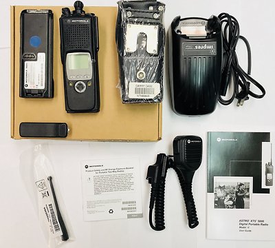 Motorola XTS5000 450-520 MHz UHF Radio H18SDF9PW6AN with Charger,Carry Case,