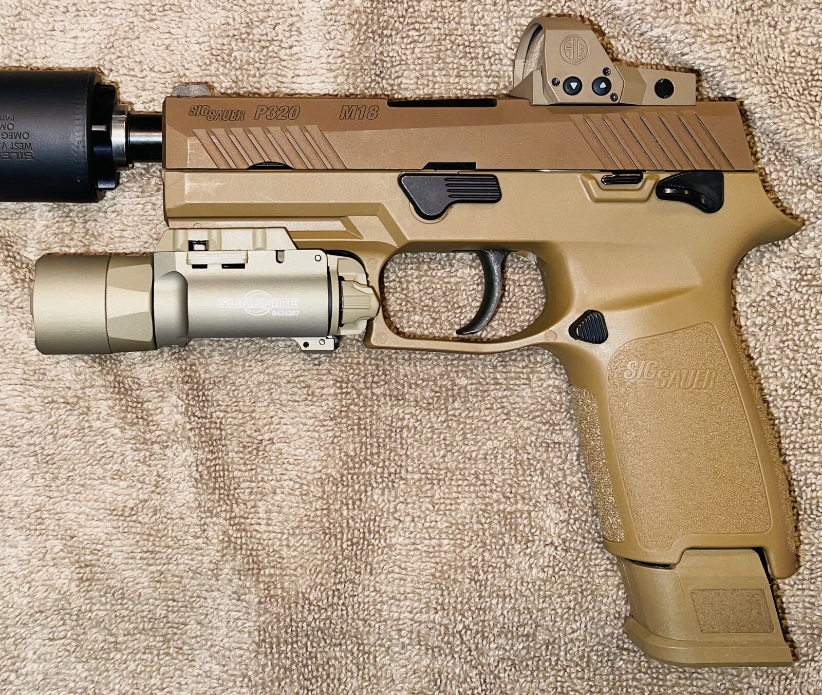 Surefire X300U-A X300U Ultra LED Weapon Gun Light Rail-Lock Surefire X300U-A X300U Ultra LED Weapon Gun Light Rail-Lock