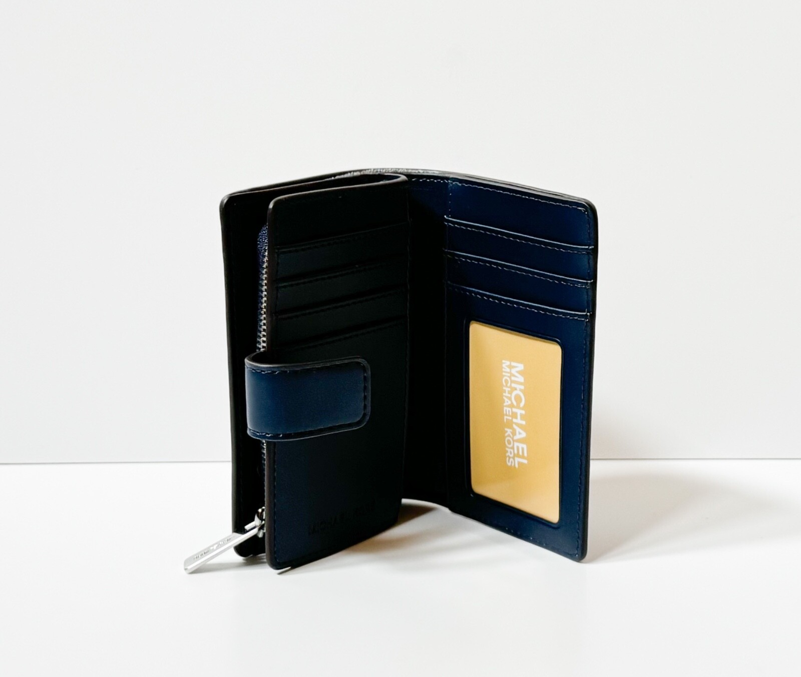MICHAEL KORS JET SET TRAVEL MD BIFOLD COIN ZIPPER WALLET MK
