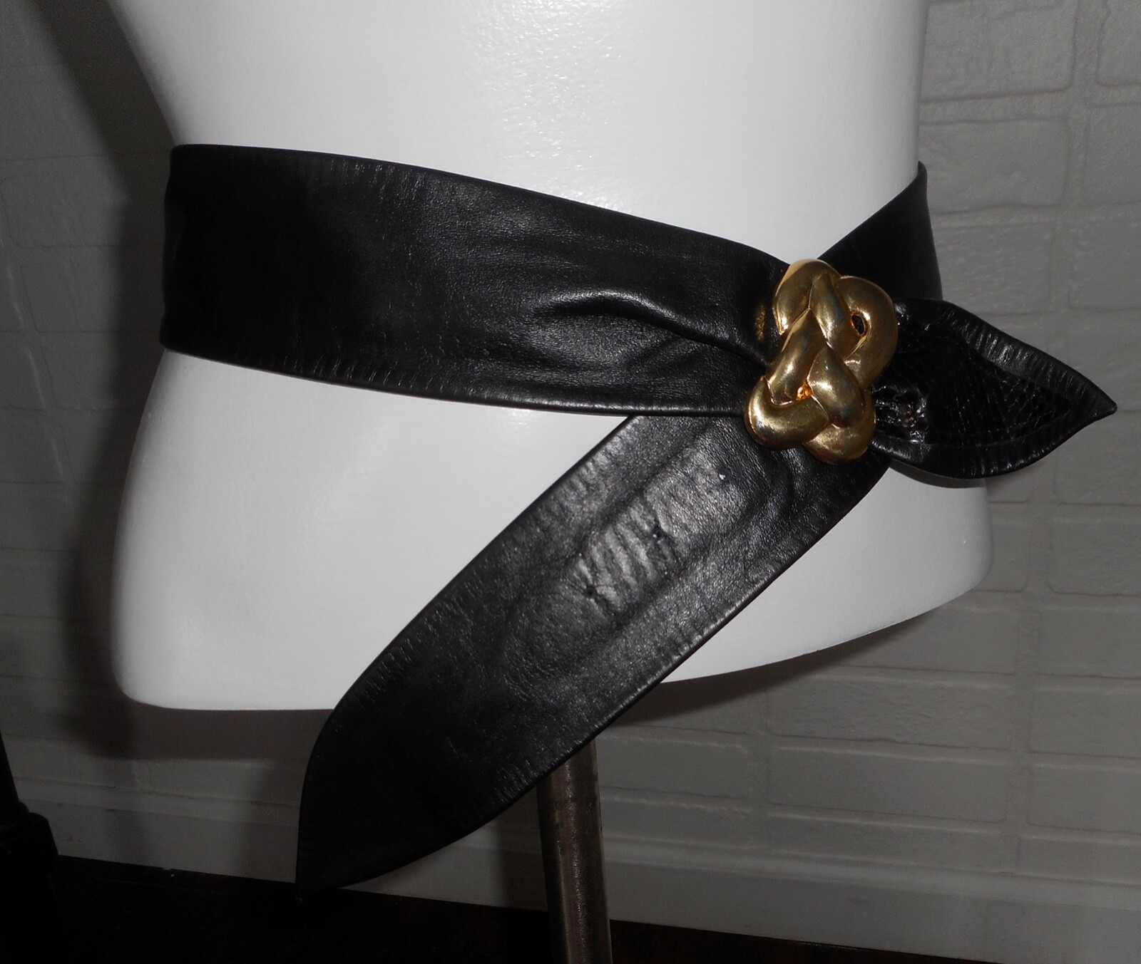 VINTAGE LEATHER SHOP BLACK CINCH BELT GOLD BRAID BUCKLE sz-L SIGNED