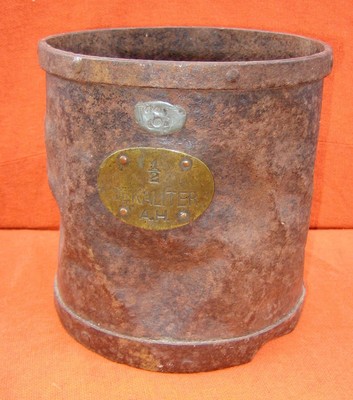 Altes Hohlmass " 1/2 DEKALITER " A.H.  / Metall