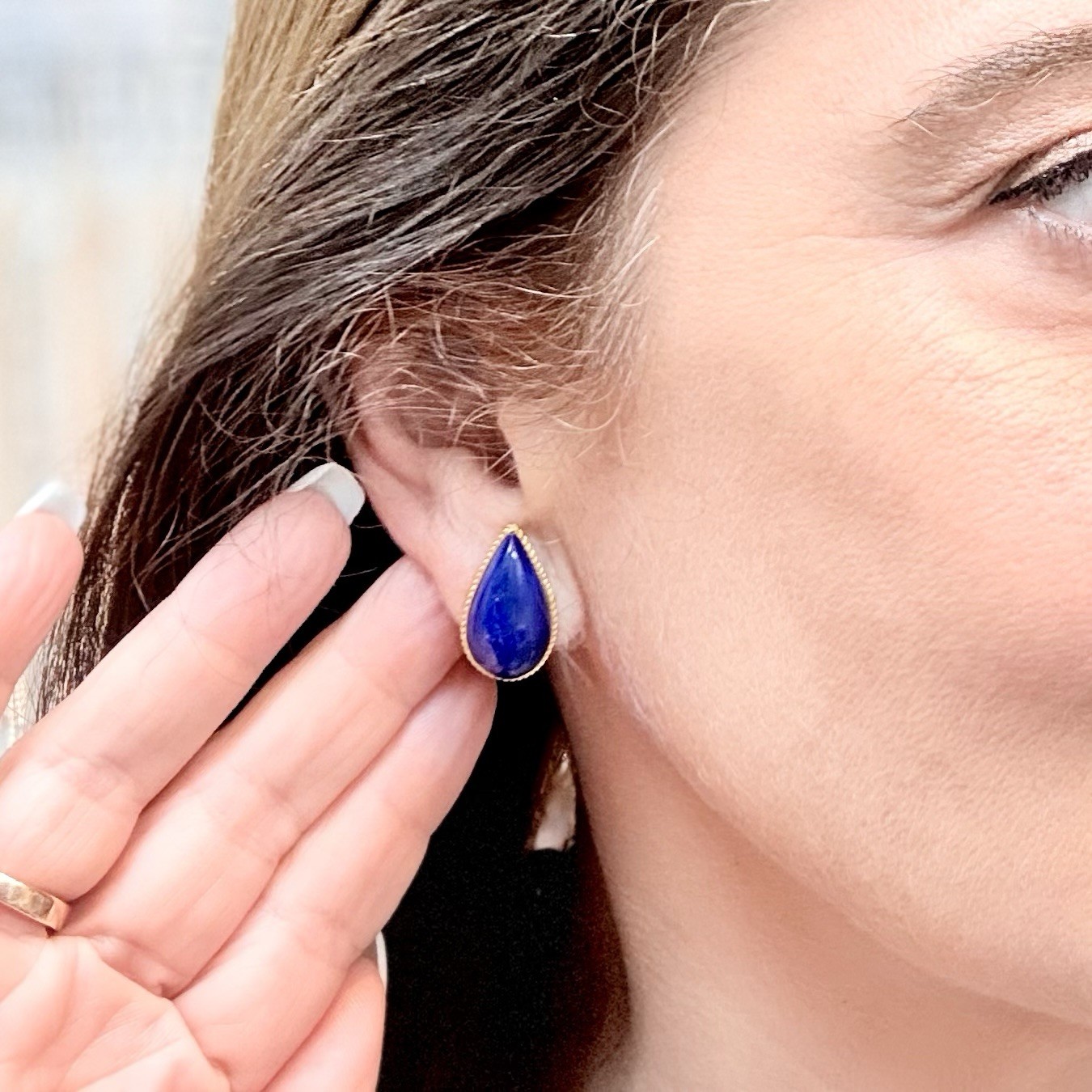 14k Yellow Gold Dark Blue Lapis Lazuli Omega Back Earrings, Preowned - Picture 13 of 13