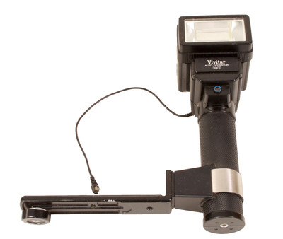 Vivitar 3900 Auto Thyristor Flash w/ Bracket