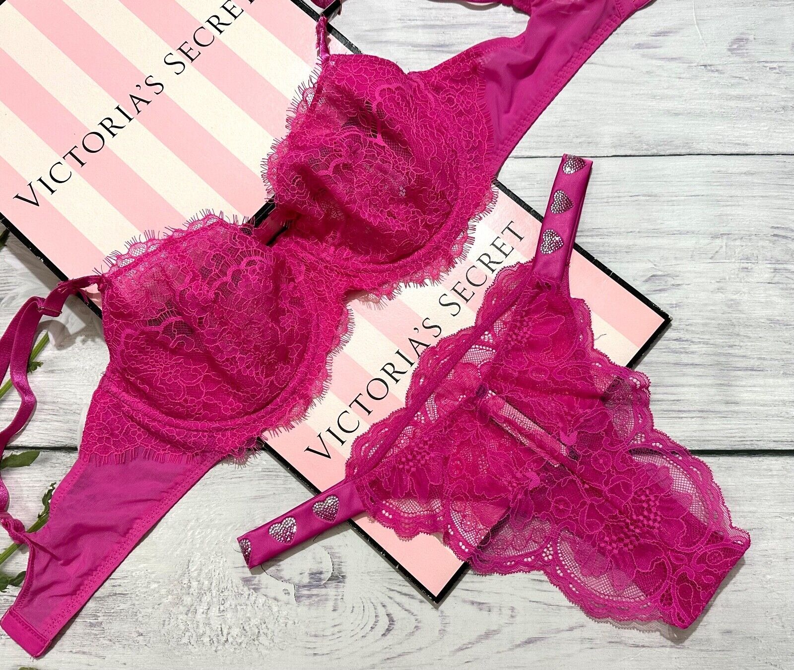 

Victorias Secret VERY SEXY Бюстгальтер без подкладки с блестящими бретельками Бразильские трусики цвета фуксии, Розовый