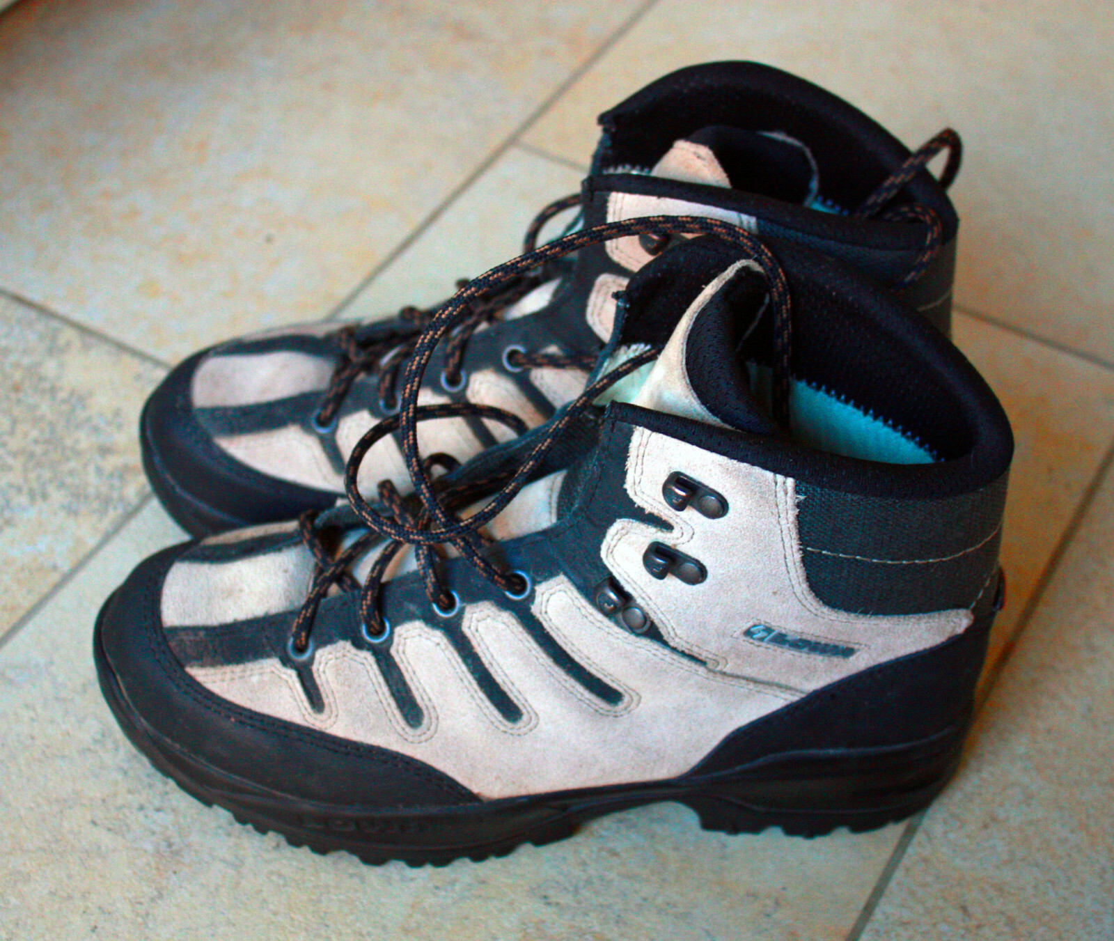 Wanderschuhe Bergschuhe Lowa Damen Größe 41 beige, hellbraun/schwarz Vibram