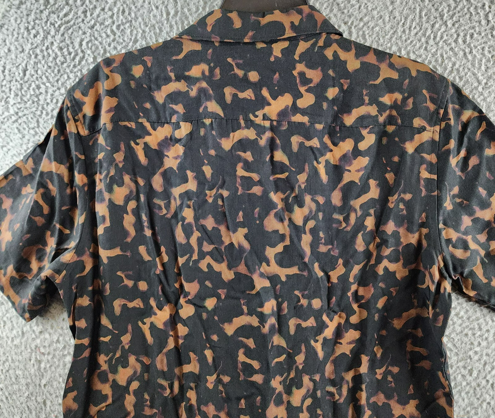 Theory Irving Tortoise Short Sleeve Button Up Shirt Men's M Dark Brown Multi - Picture 16 of 16