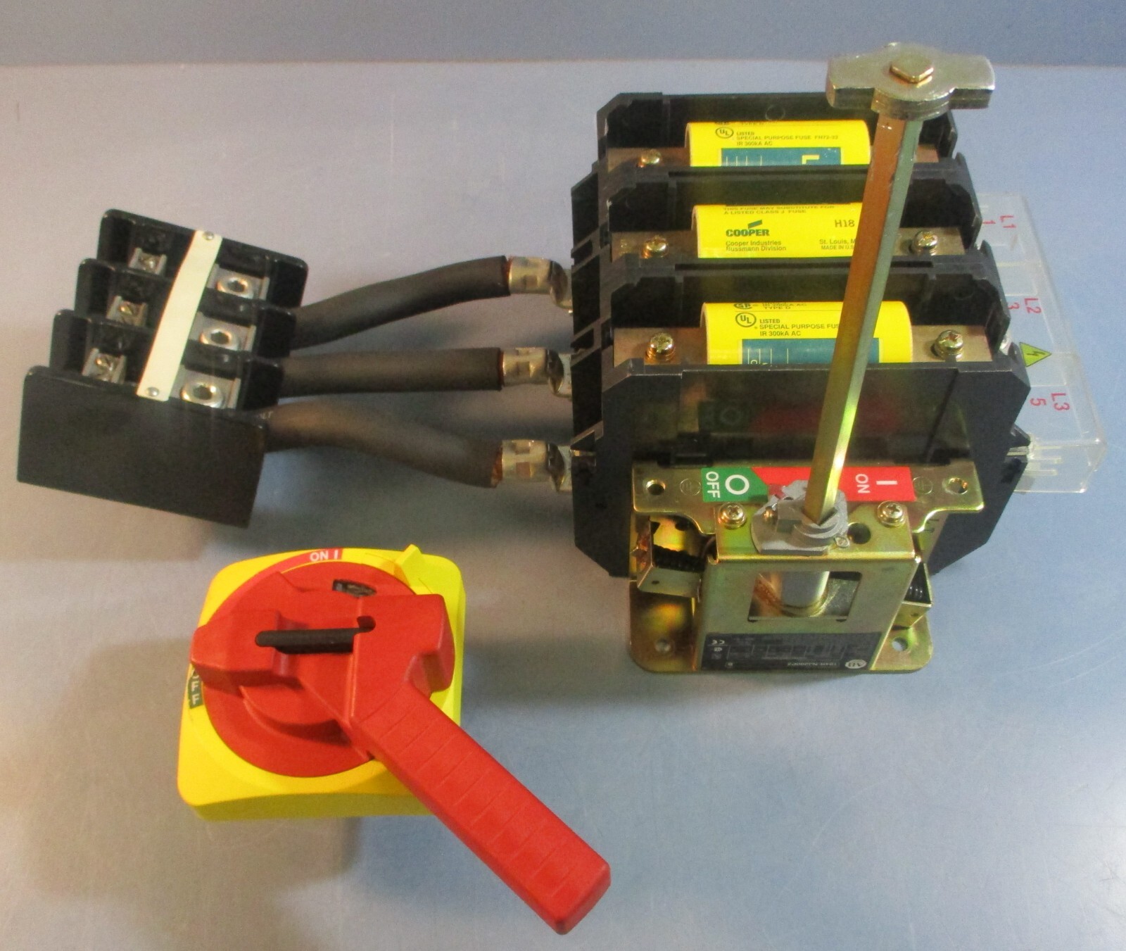Allen Bradley 194R-NJ200P3 Ser B Disconn. Switch 194R-HM1E Allen Bradley 194R-NJ200P3 Ser B Disconn. Switch 194R-HM1E