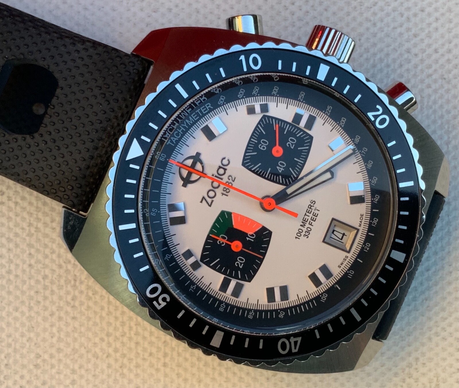 VINTAGE GENUINE ZODIAC SEA DRAGON CHRONOGRAPH QUARTZ VINTAGE GENUINE ZODIAC SEA DRAGON CHRONOGRAPH QUARTZ