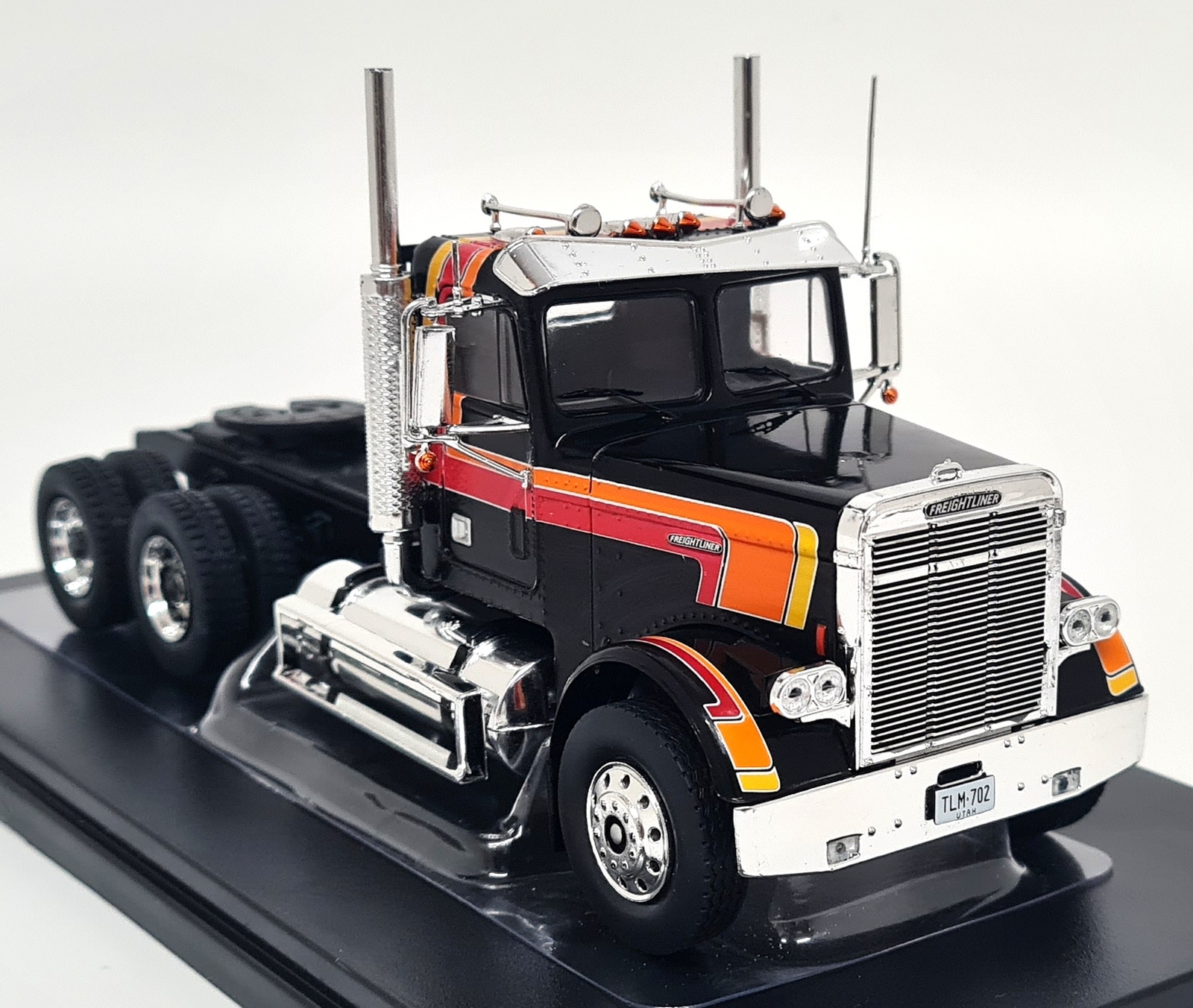 iXO 1/43 - Freightliner FLC 120 64 T 1977 Black Diecast
