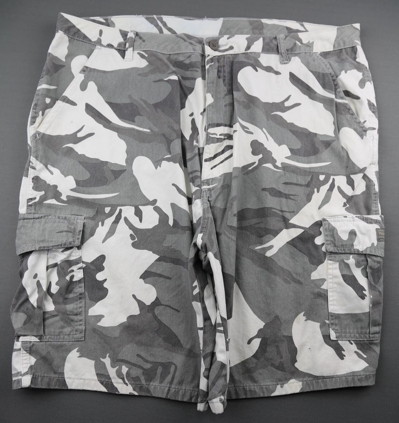 Wrangler camouflage shorts w表記40 Wrangler Men's and Big Men's Multi-Pocket Cargo Short with