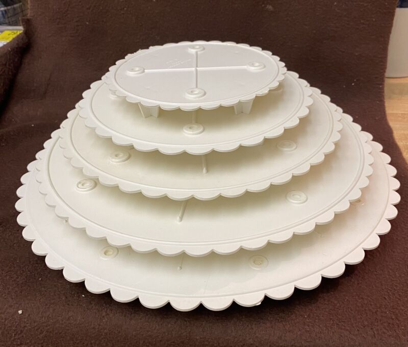 WILTON – Round Cake Stands – Scalloped Edge – Set of 5 – White