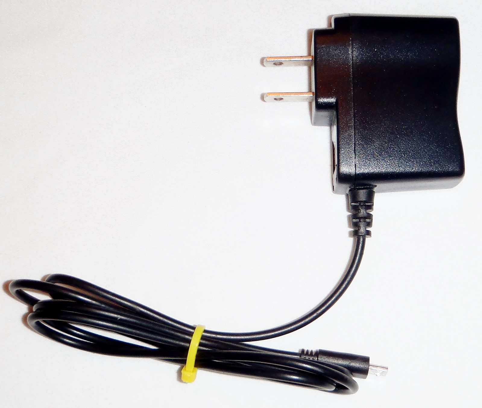 KY-2235 Travel Battery Charger 5V AC/DC Power Supply Micro-USB Switching Adapter