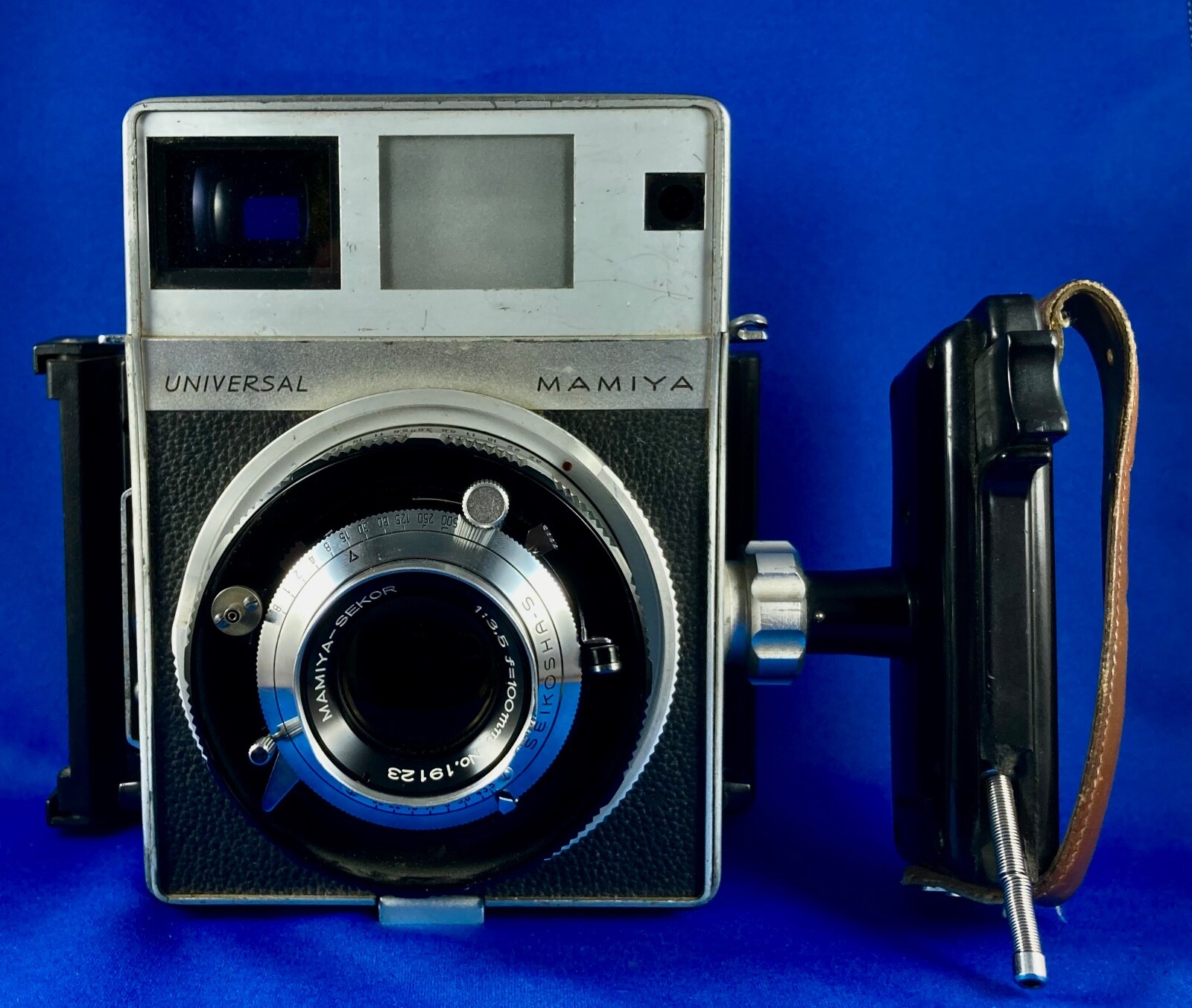 Mamiya Universal Press Camera, Sekor Lens 100mm F/3.5, Polaroid Land Camera Back Mamiya Universal Press Camera, Sekor Lens 100mm F/3.5, Polaroid Land Camera Back