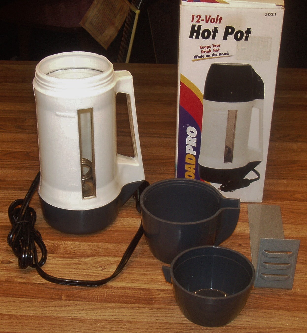RoadPro 20 Ounce 12 Volt Hot Pot #5021 With Bracket/New In Opened Box