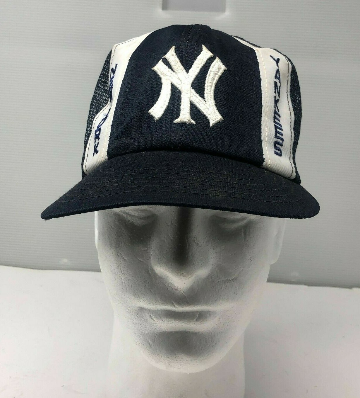 帽子 80s MLB NY YANKEES MESH CAP Vintage 80's New York YANKEES Snapback Cap Trucker Meshback