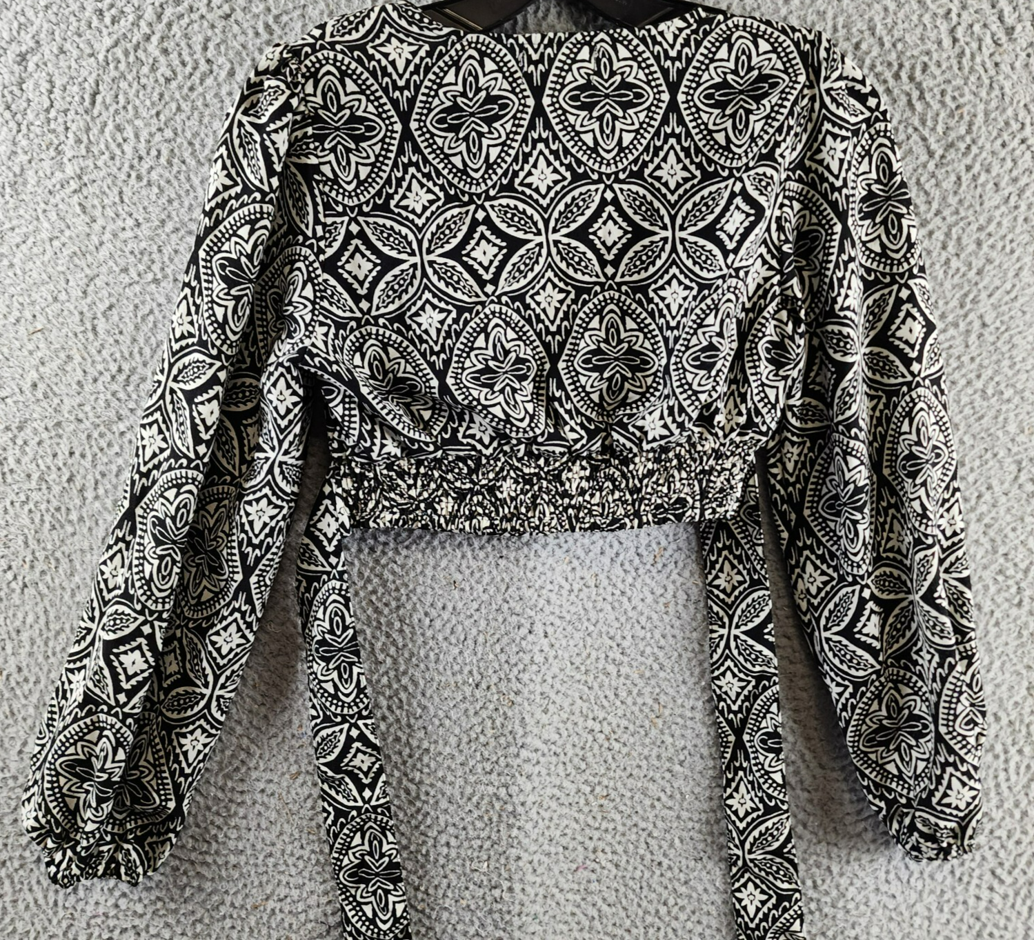 Japna Faux Wrap Printed Cropped Tie Front Top Women's S Black/White V-Neck L/S - Picture 9 of 11