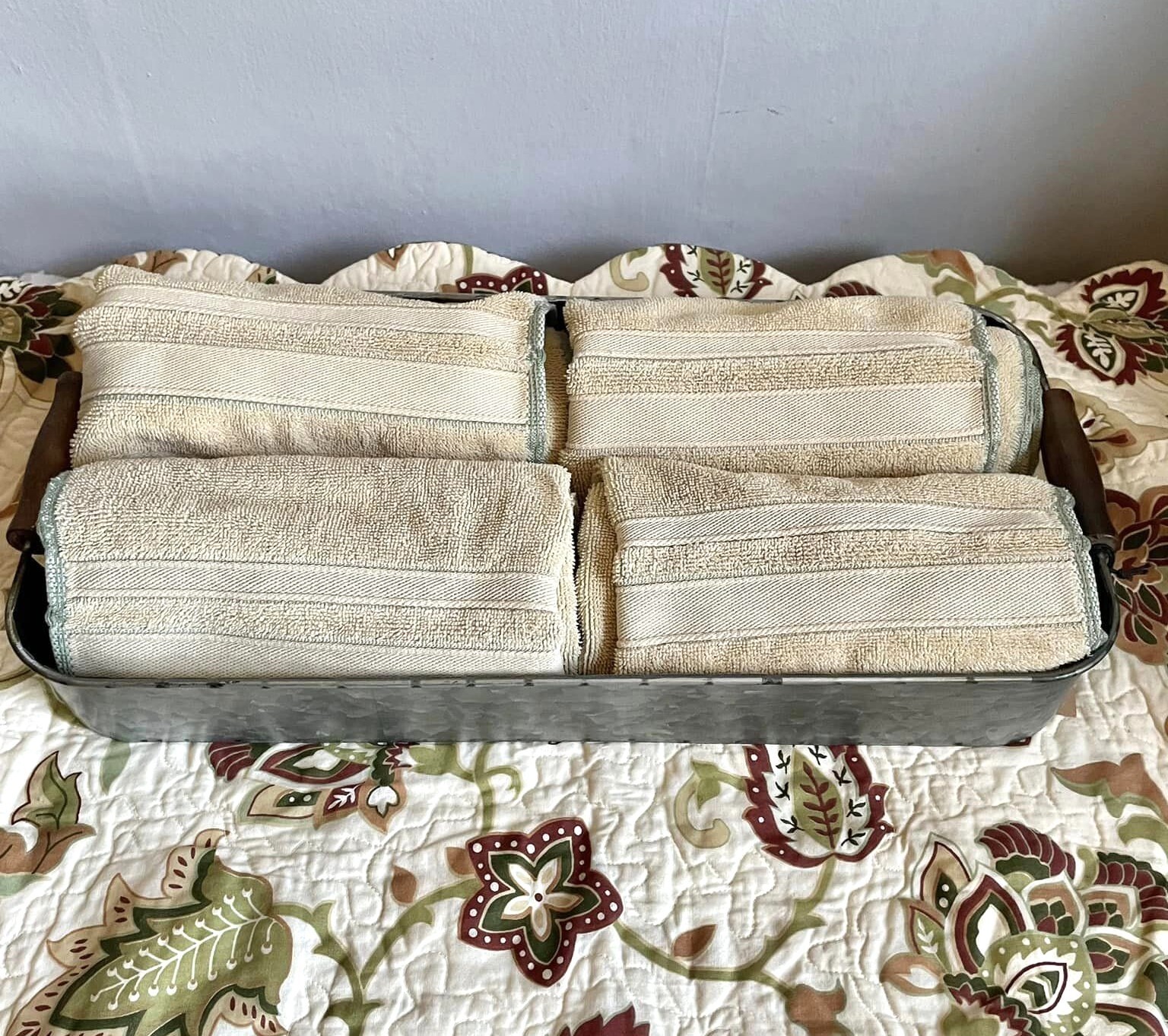 * Pale Yellow With Green Trim * Bath Towels
