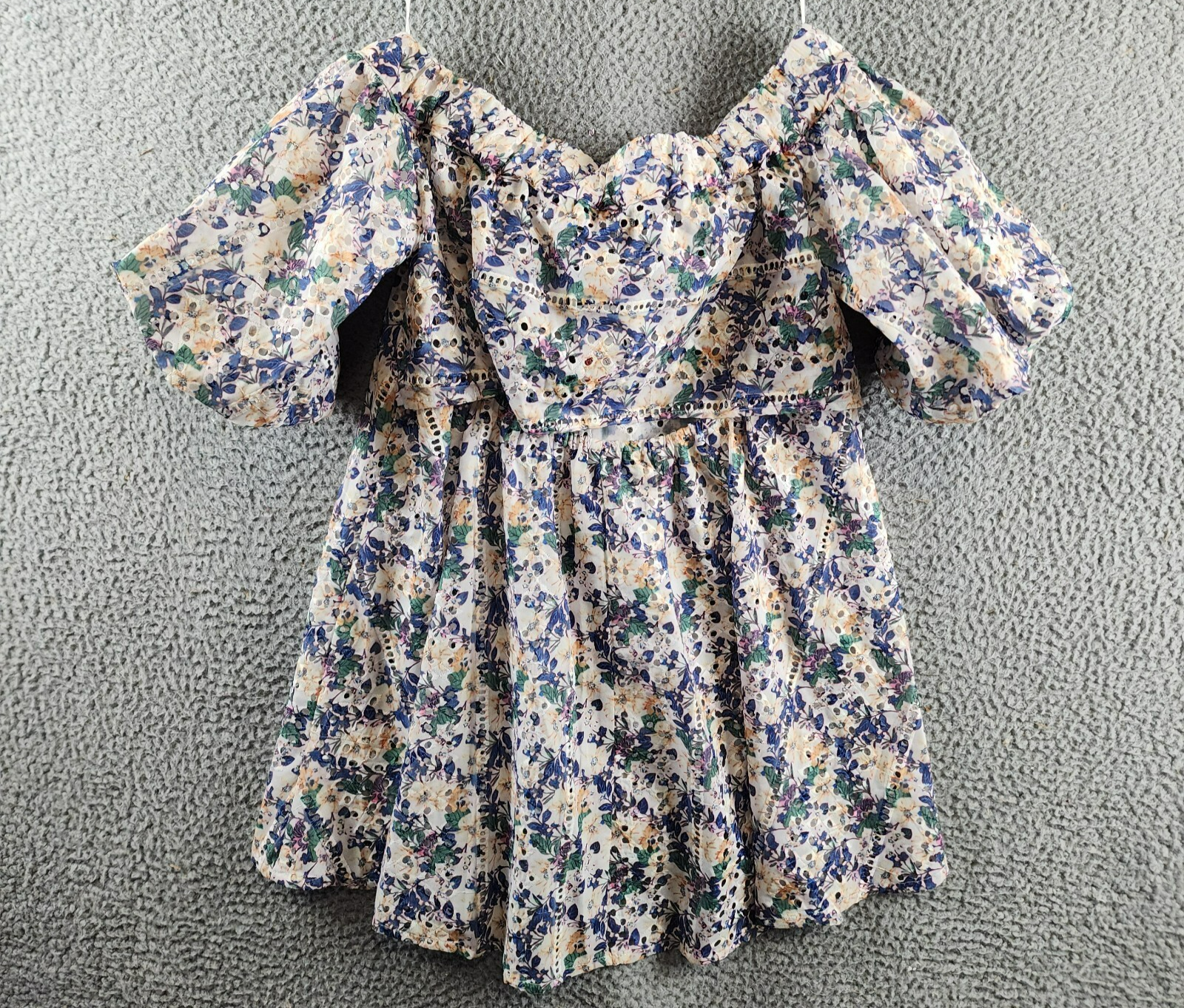 Gracia Floral Eyelet Hi-Low Top Women's S Multi Open Back Short Sleeve Pullover - Picture 12 of 14