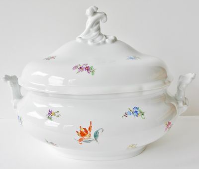 ANTIQUE MEISSEN SCATTERED FLOWERS TUREEN HAND PAINTED FLOWERS SWIRL TOP HANDLES