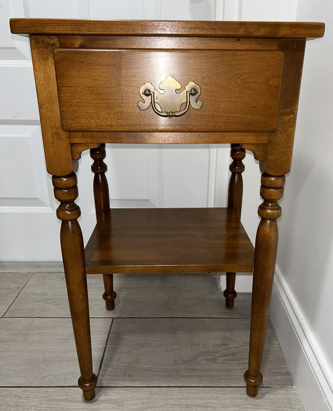 **PRISTINE**Ethan Allen Heirloom Collection Nightstand!!