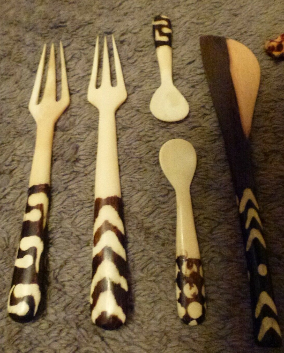 Bone & Wood Vintage Utensils (2- Forks, 2- small spoons, 2- wooden cutters)