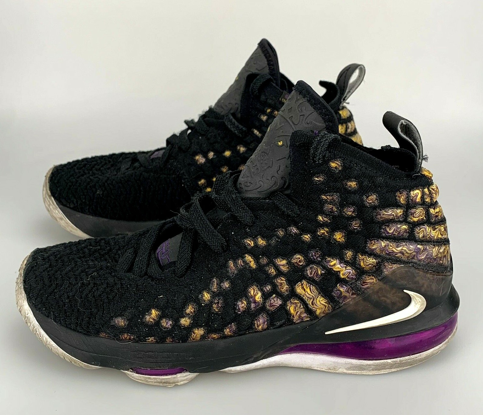 lebron 17 black gold