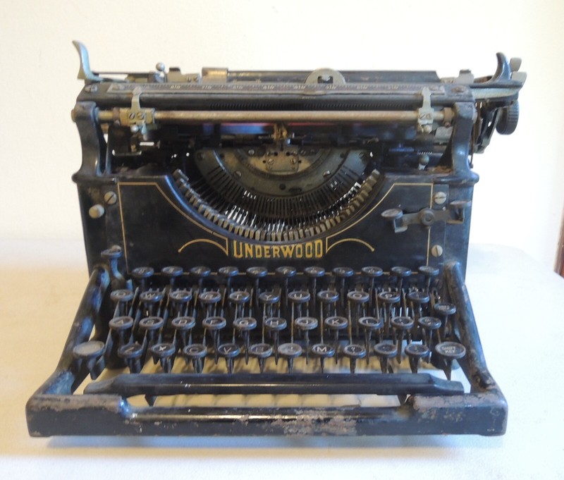 Underwood typewriter photos of Underwood 3 by year then serial number