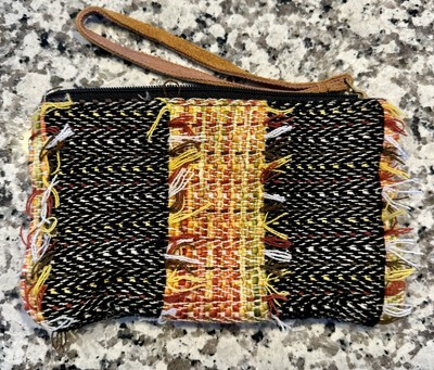 Macchia Di RUGGINE Woven Fringe Wristlet Zip Coin Purse Yarn Boho Adorable