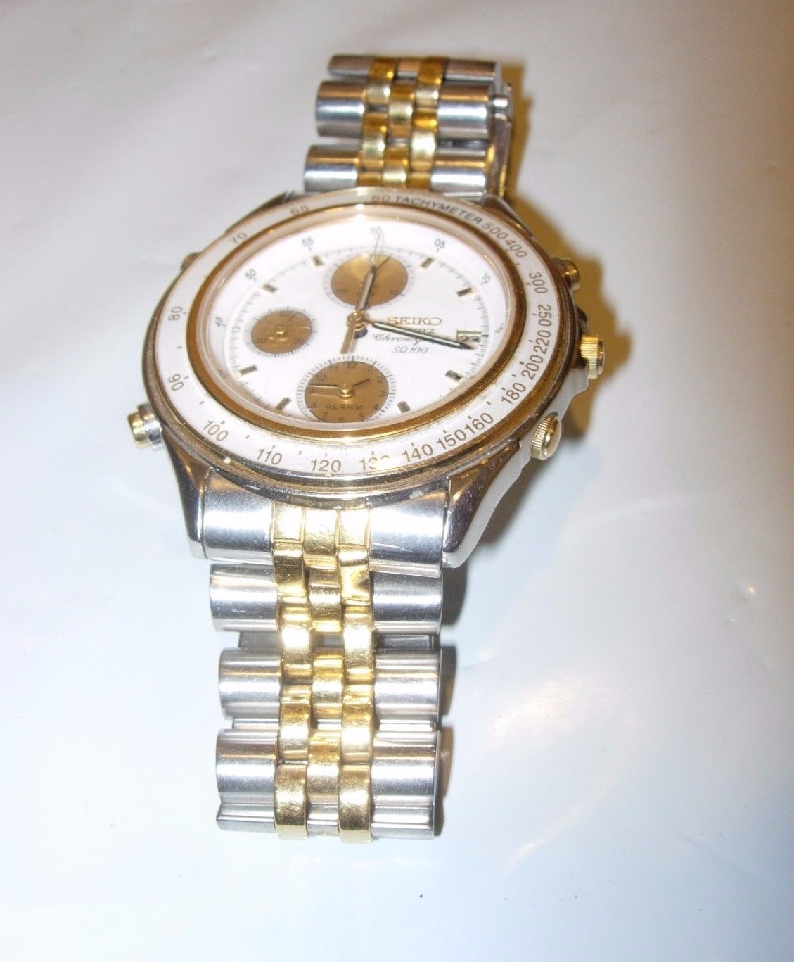 seiko quartz chronograph gold