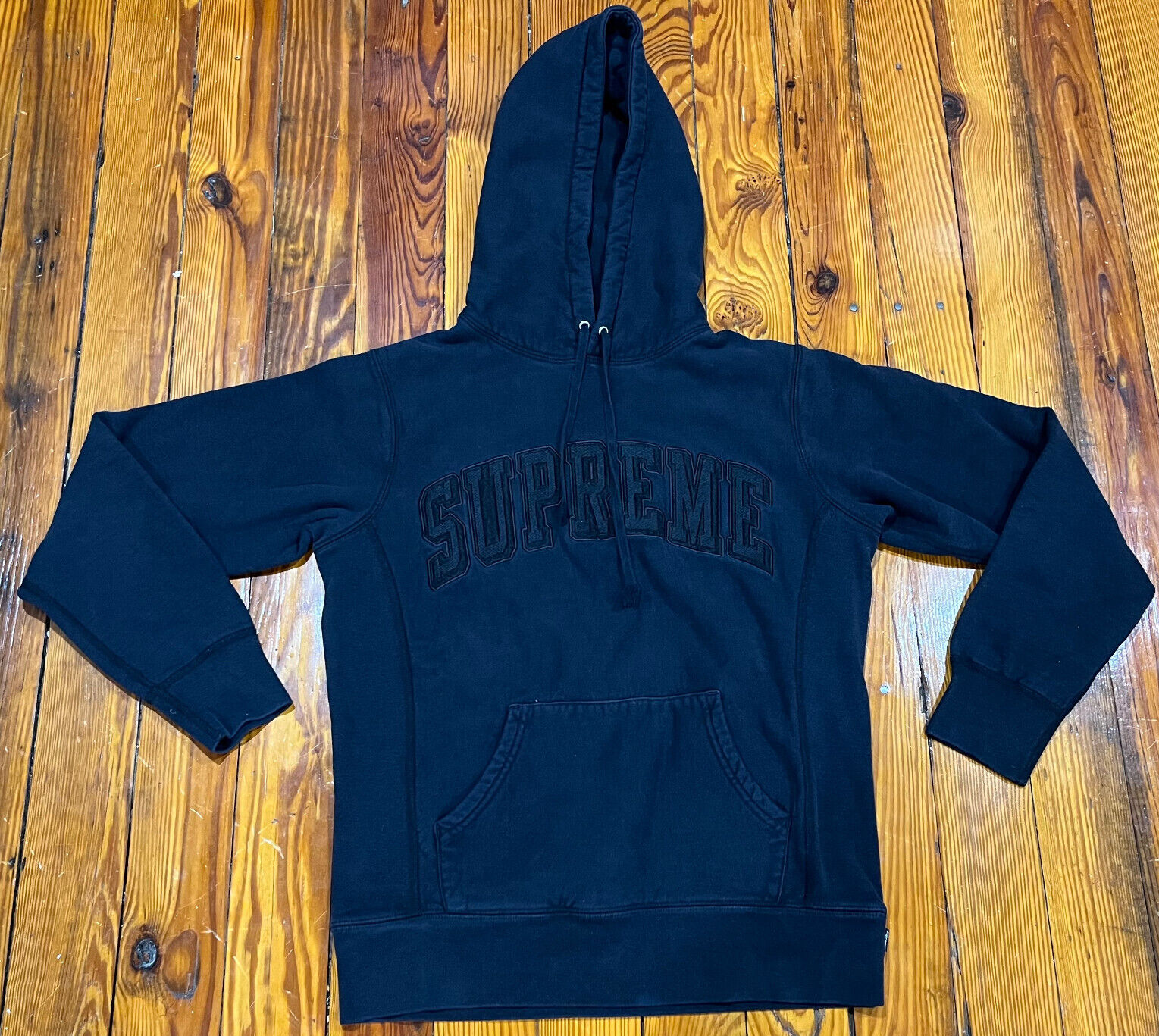【XL】Supreme Chenille Arc Logo S/S Top Supreme Chenille Crest S S Top (SS23) - $88