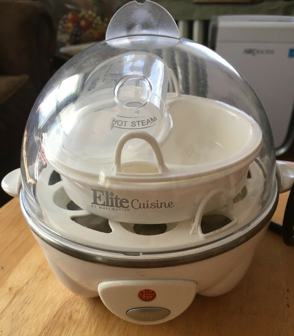 Elite Cuisine egg cooker, small, white electric kitchen appl