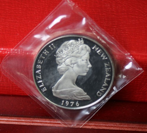 1976 ~New Zealand $1 Coat of Arms Proof Like coin~ Free Shipping #417