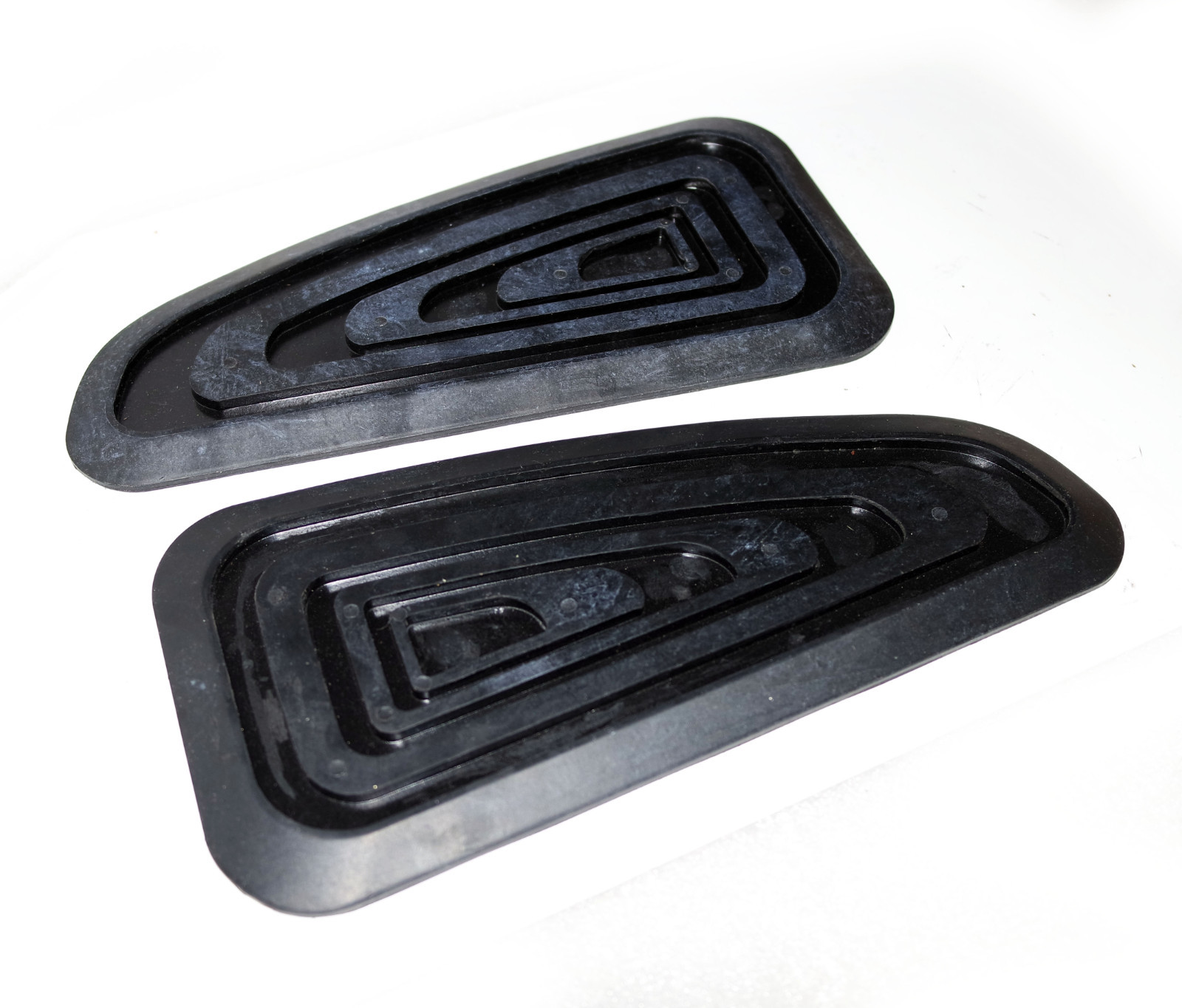 Gas Tank Knee Pad Rubber Grip Set Fits Triumph BSA TR7 T140 1971-1978  
