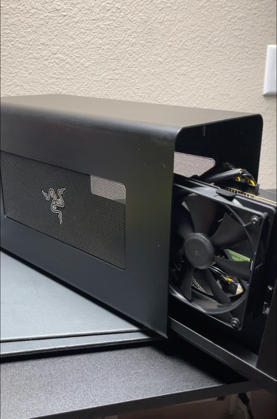 Razer Core X Thunderbolt 3 & Radeon RX Vega 64 8GB Graphics Card | eBay Razer Core X Thunderbolt 3 & Radeon RX Vega 64 8GB Graphics Card | eBay