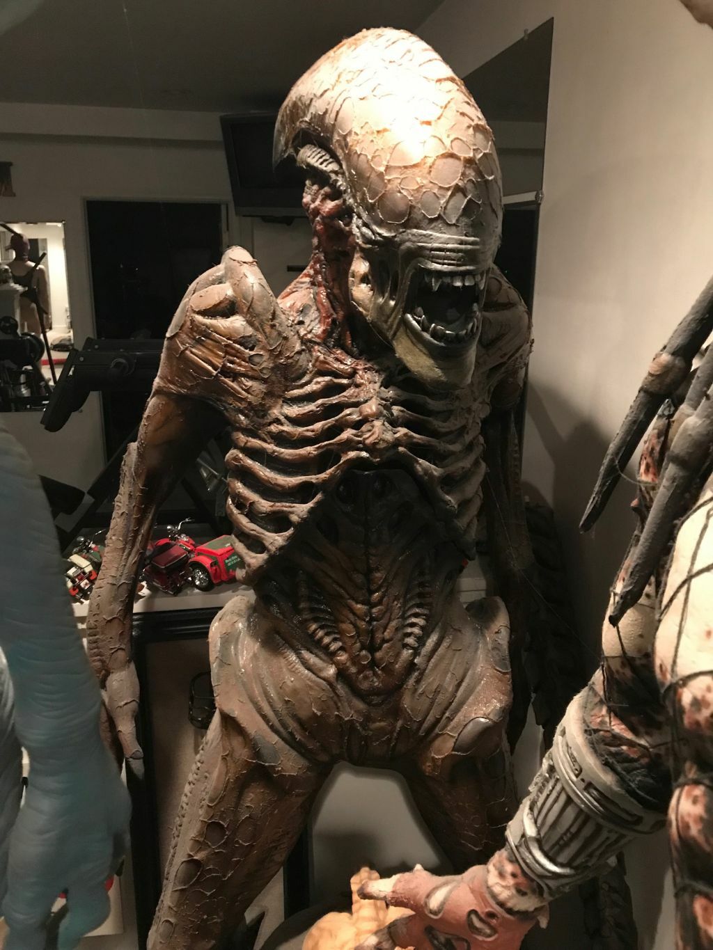 ALIEN LIFE SIZE 1:1 SCALE CUSTOM MADE BY BRUCE HANSING FROM ORIGINAL MOLDS!
