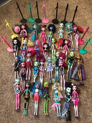 Monster High Huge Lot 30 dolls plus clothes shoes and stands