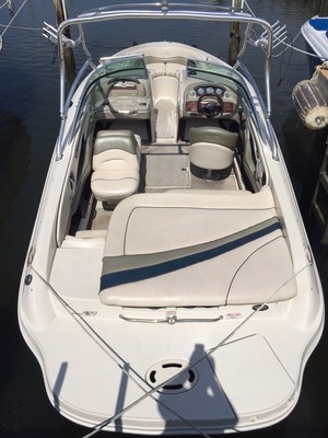 2005 sea ray 220 select motorboat