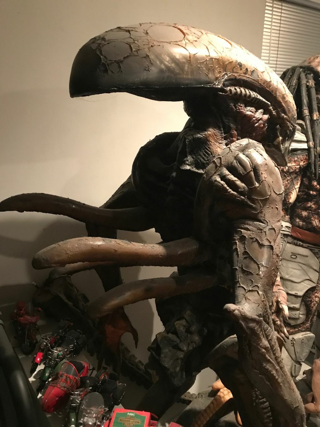 ALIEN LIFE SIZE 1:1 SCALE CUSTOM MADE BY BRUCE HANSING FROM ORIGINAL MOLDS!