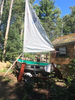 sailing dinghy: puffin good condition with trailer