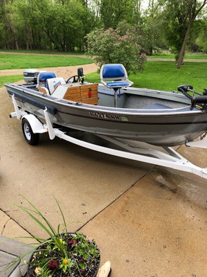 1986 Alumicraft 18’ fishing boat loaded. 40 hp Evenrude and Johnson 9.9 kicker.