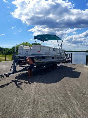 2004. 22ft palm beach deluxe pontoon with a 115 yamaha 4 stroke with trailer