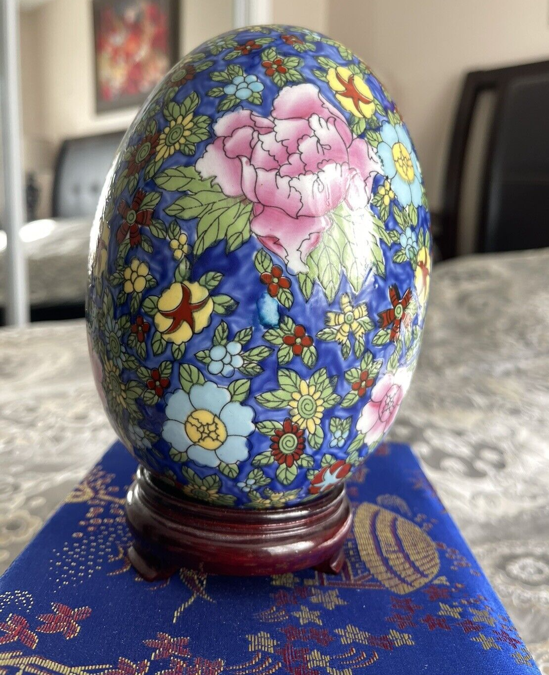 Vintage Yi Lin Arts & Treasures Of China Hand-painted Egg