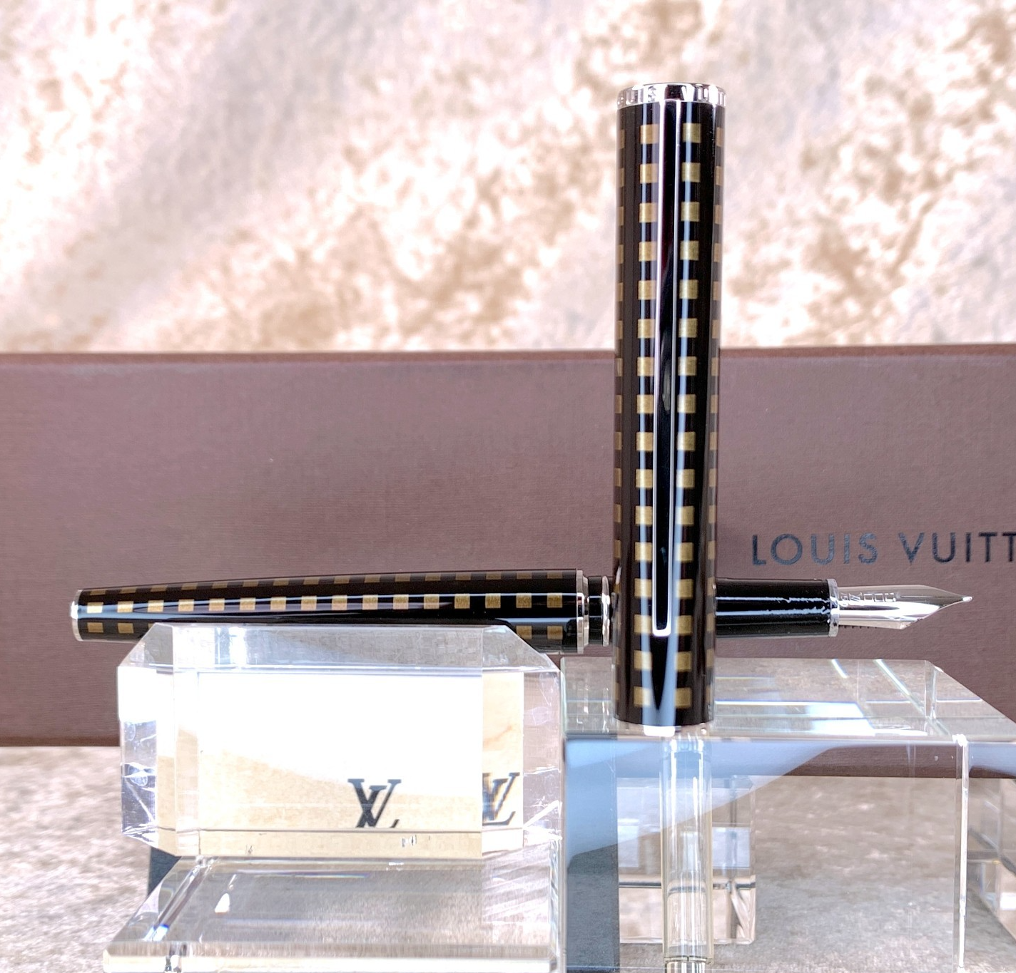 Louis Vuitton Fountain Pen Cargo Green Lacquer 18K 750 Gold