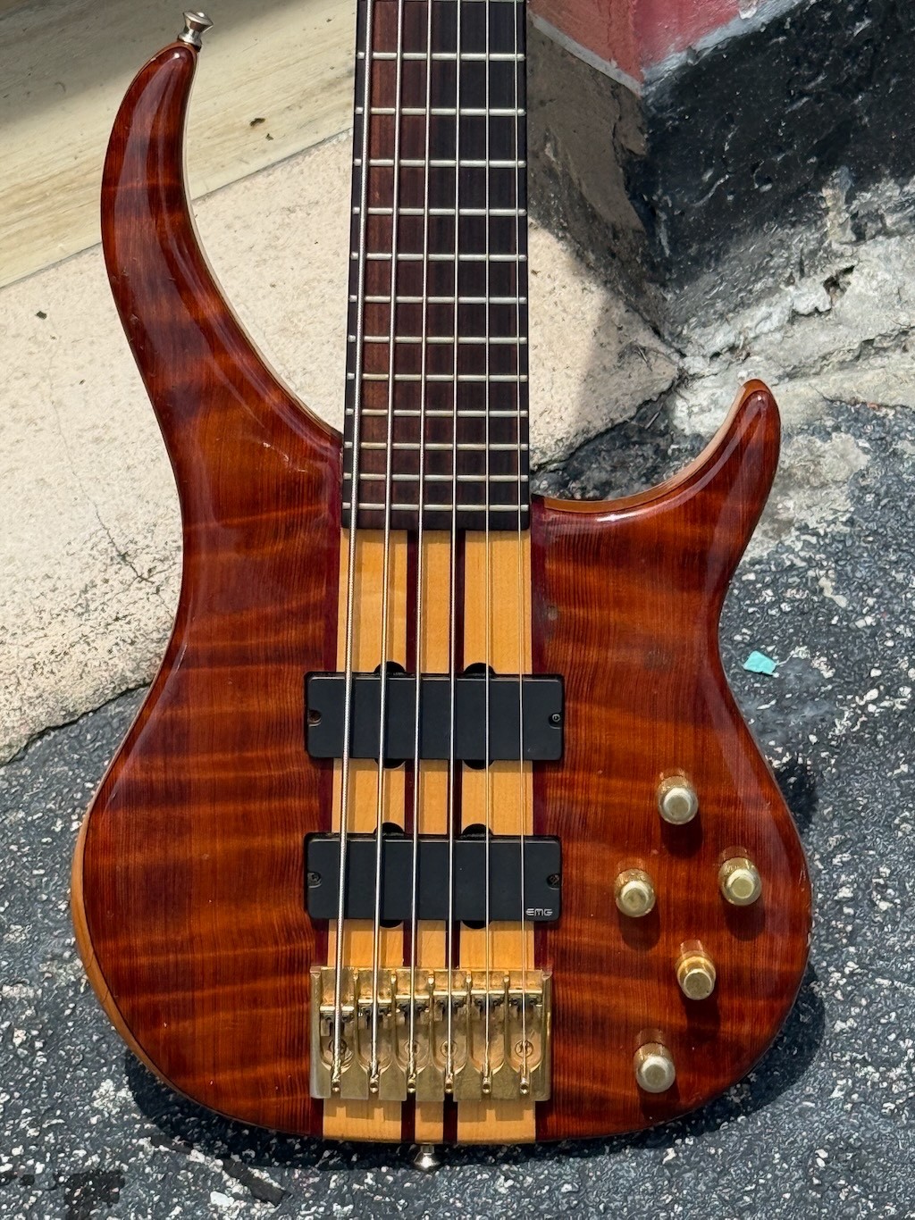 1999 Peavey Cirrus 6 string Bass top line neck thru body