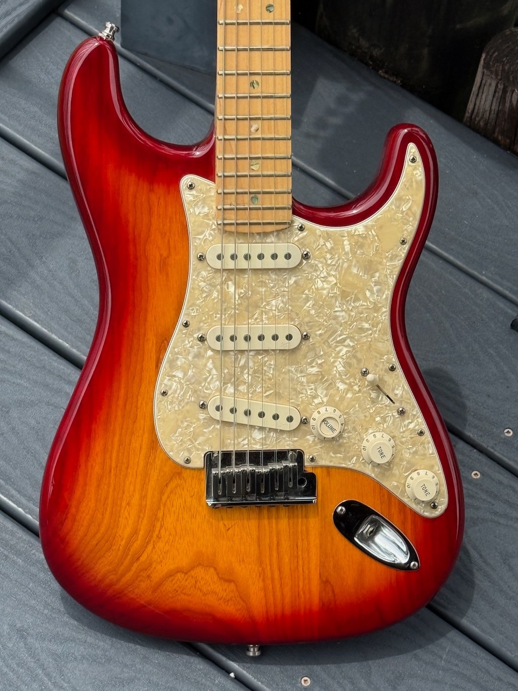 や*け様 2006年製FenderUSA American Deluxe PBa 2006 Fender 60th Anniversary American Deluxe Stratocaster