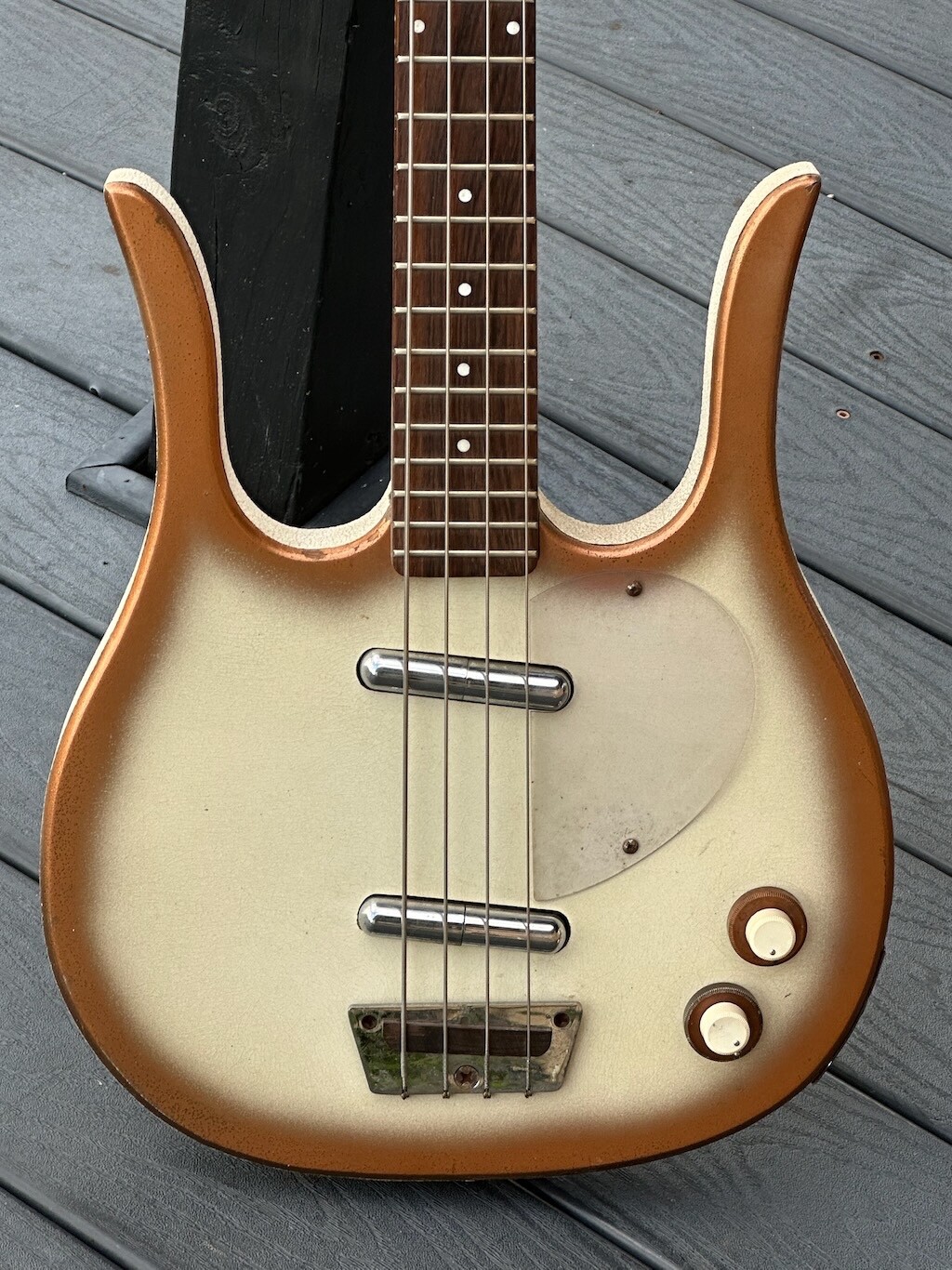 1962 Danelectro 4423 Longhorn 4 String Bass an ultra clean