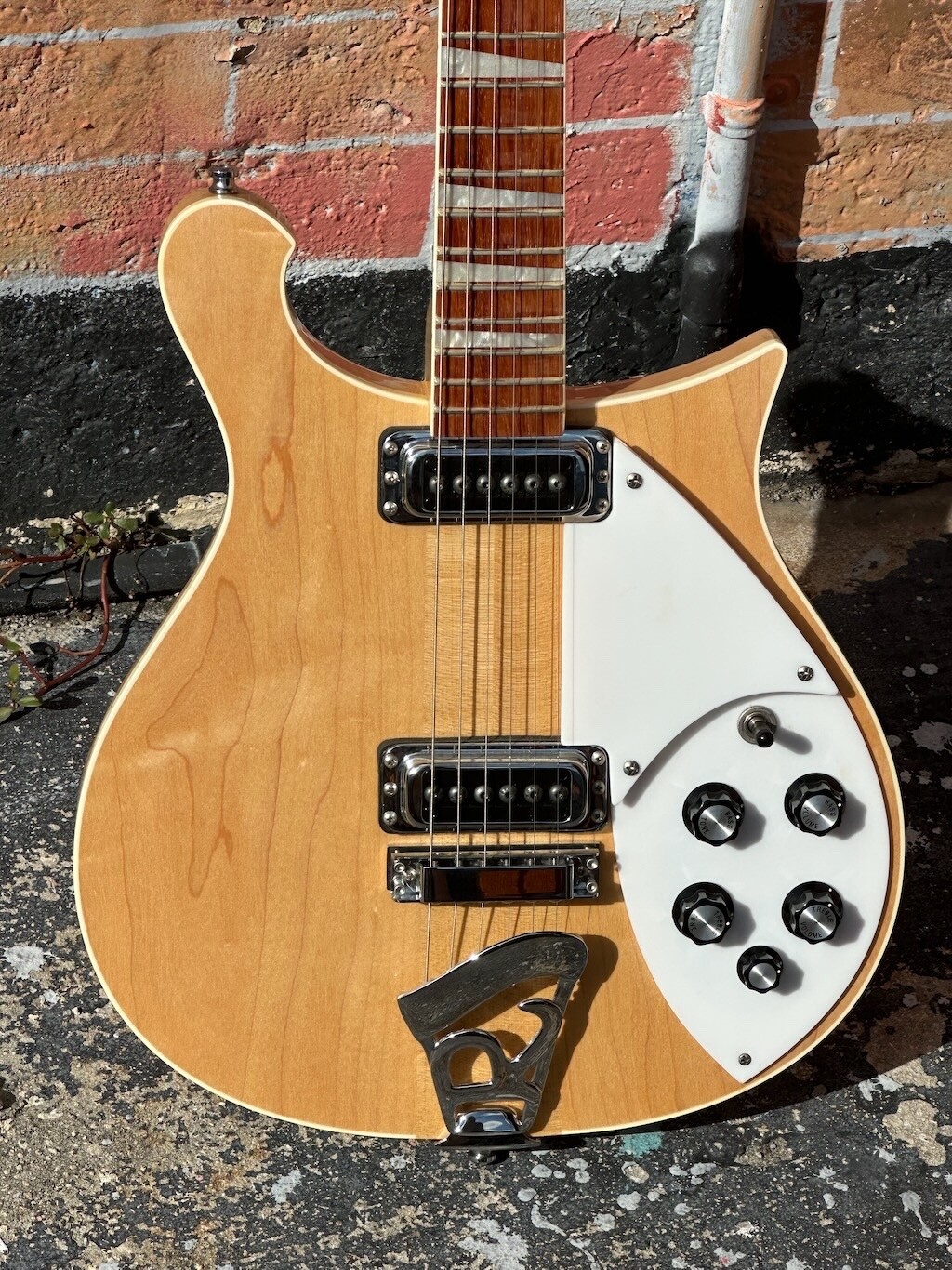 2016 Rickenbacker 620 a beautiful Mapleglo finished top of