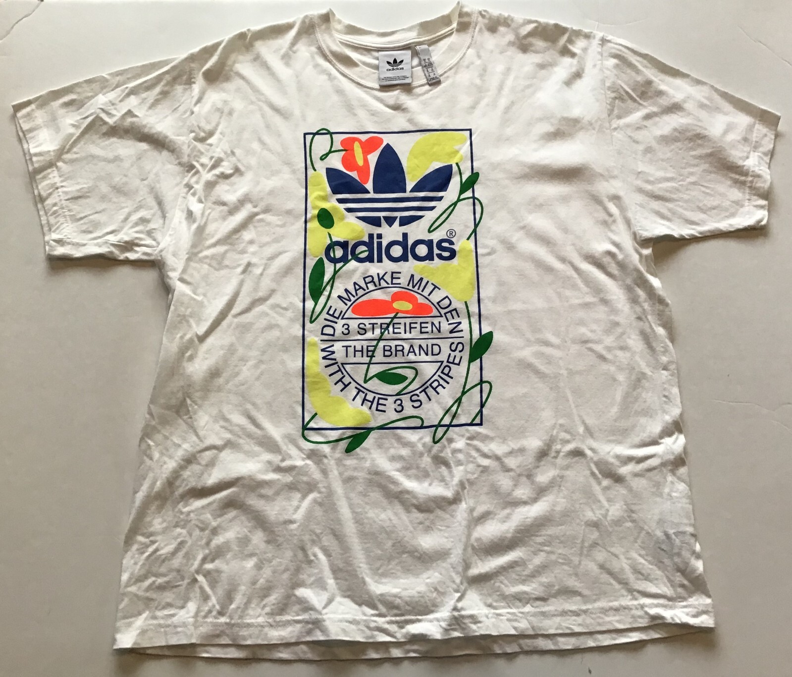 Marke mit den. Marke mit den with the 3 stripes adidas die спортивные брюки. рубашка поло адидас die weltmsaske mit den 3 streifen la marque aux.