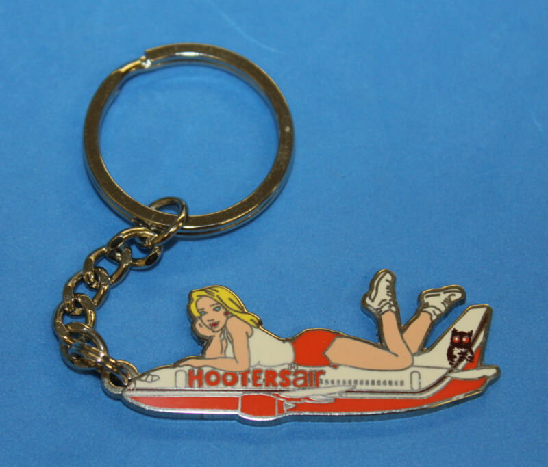 HOOTERS AIR GIRL AIRPLANE KEYCHAIN DEFUNCT AIRLINES / AIRCRAFT / PLANE 